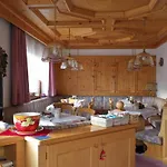 Garni Valdan 3*
