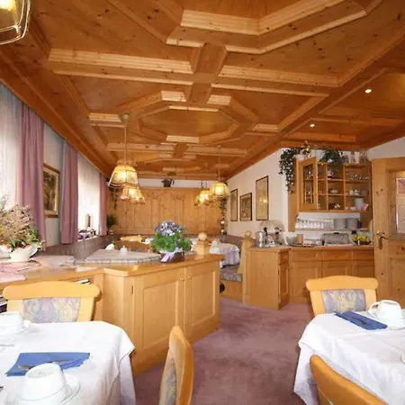 Garni Valdan 3*